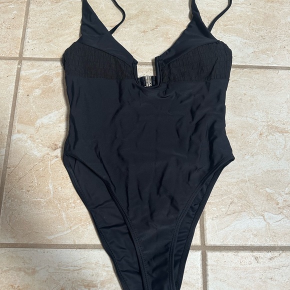 WOMENS U wired one piece swim suit with ruching - Picture 5 of 9
